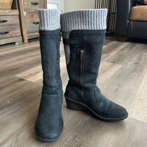 UGG Skyfall Boots Size 8 Wedge Gray